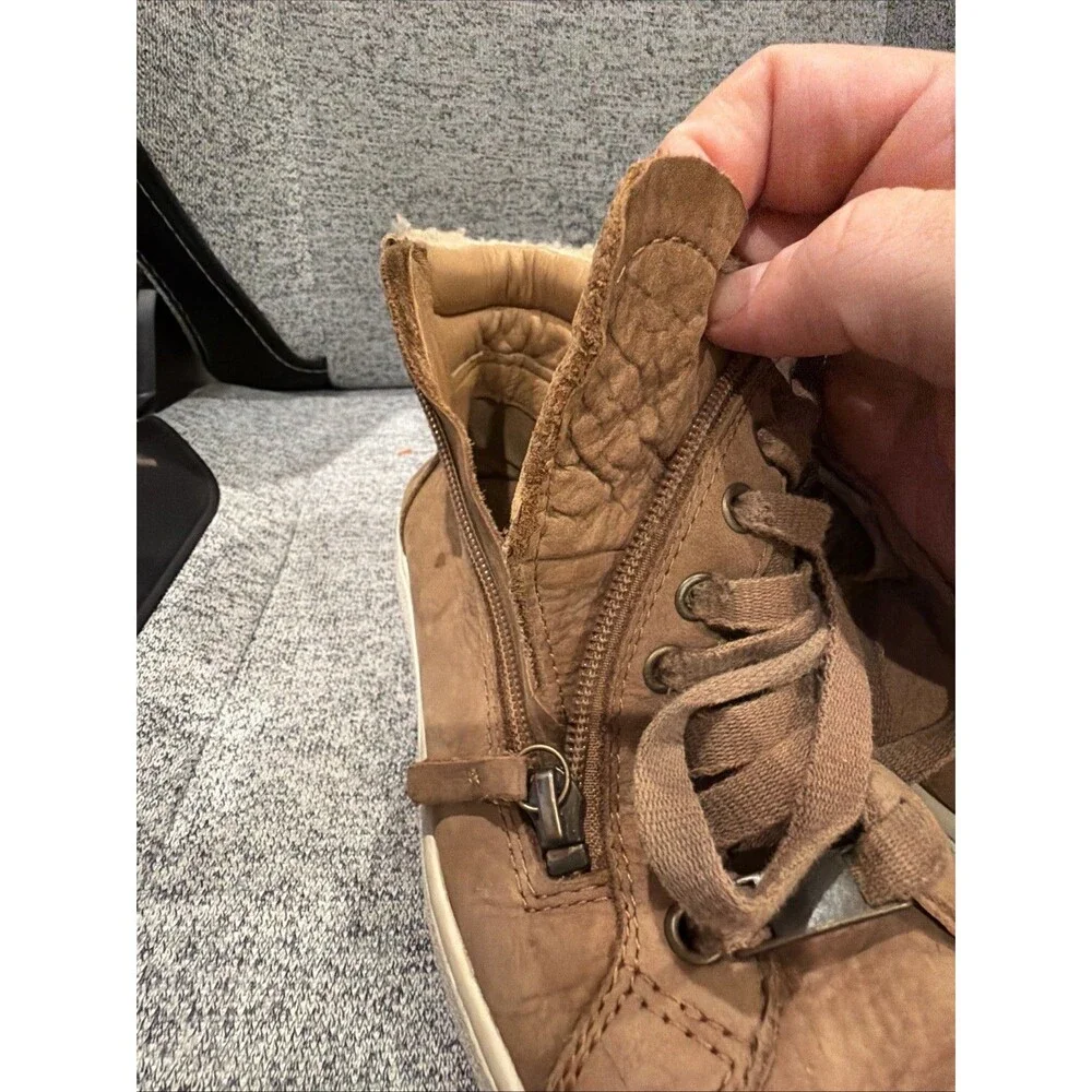 Ugg Women’s Olive High-Top Sneaker Chestnut Leather‎ Size 8.5